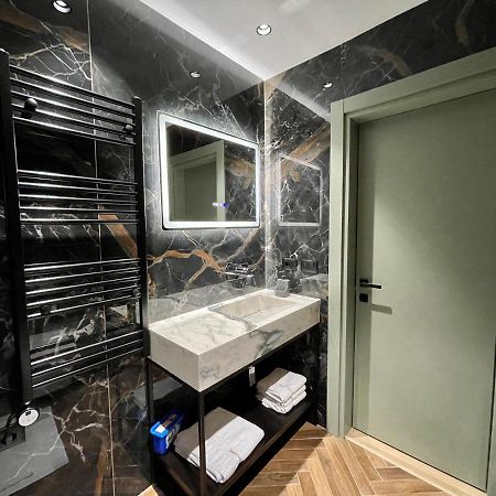 Queens Luxury Apartments Tirana Buitenkant foto
