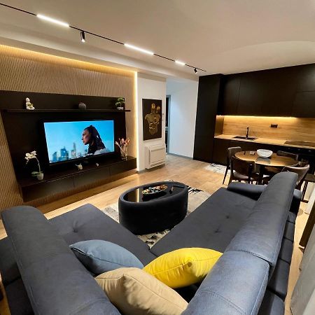 Queens Luxury Apartments Tirana Buitenkant foto