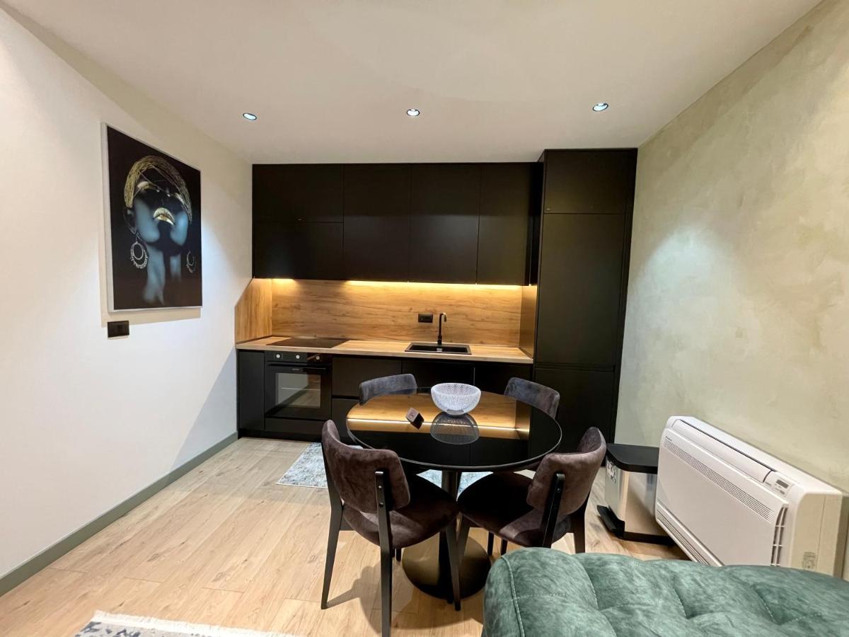 Queens Luxury Apartments Tirana Buitenkant foto