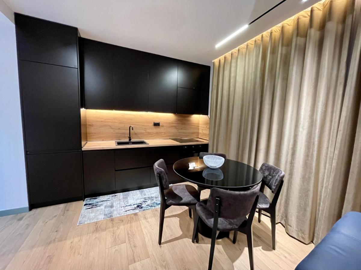 Queens Luxury Apartments Tirana Buitenkant foto
