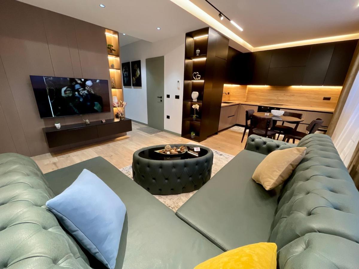 Queens Luxury Apartments Tirana Buitenkant foto