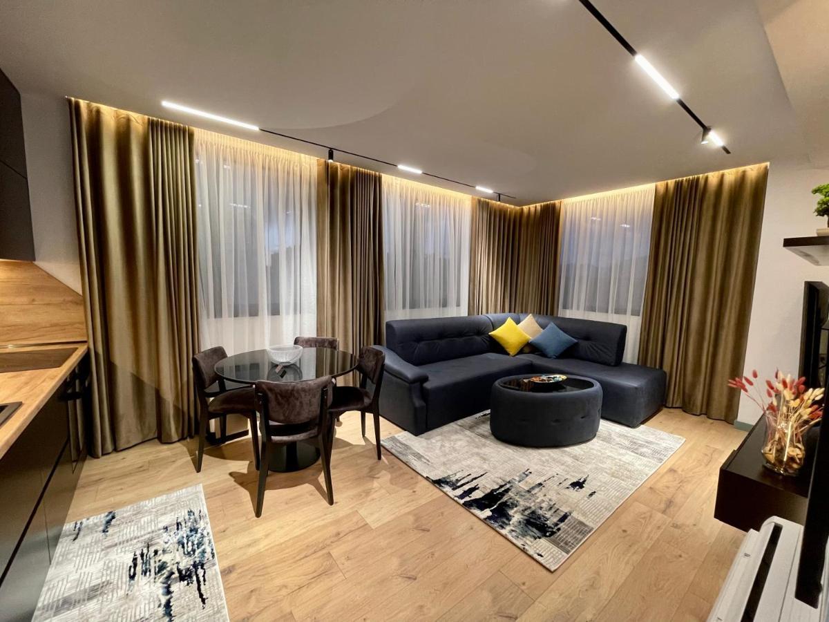 Queens Luxury Apartments Tirana Buitenkant foto