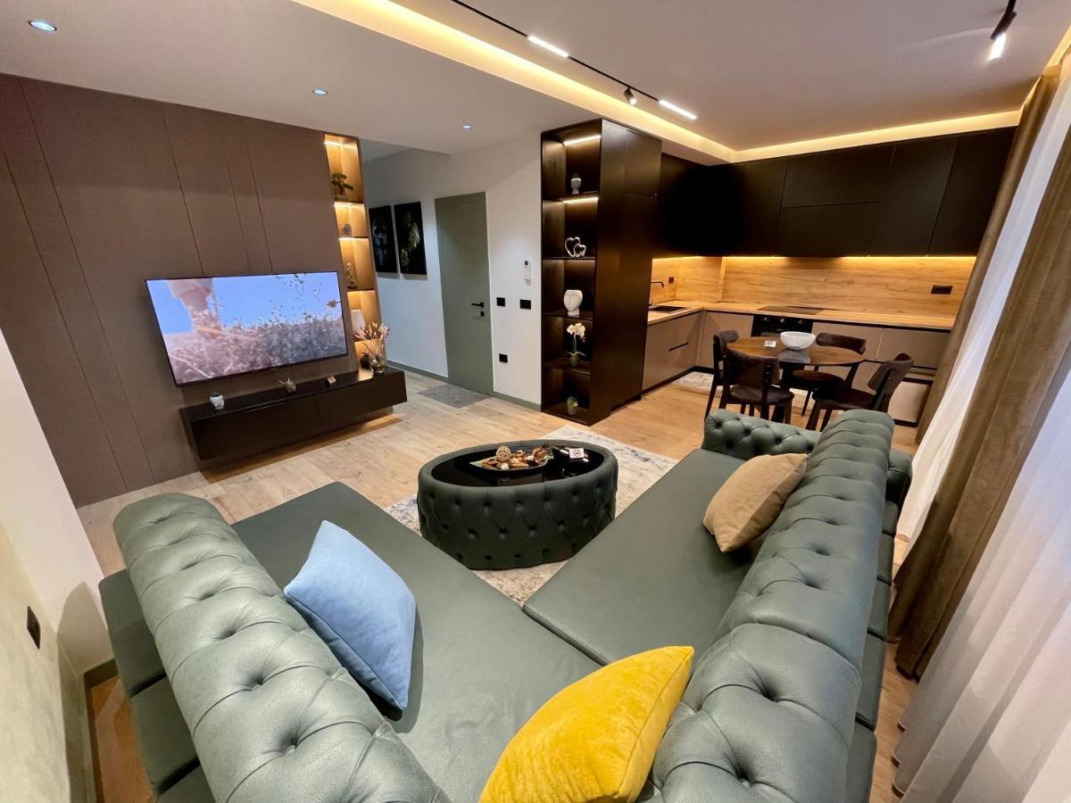 Queens Luxury Apartments Tirana Buitenkant foto