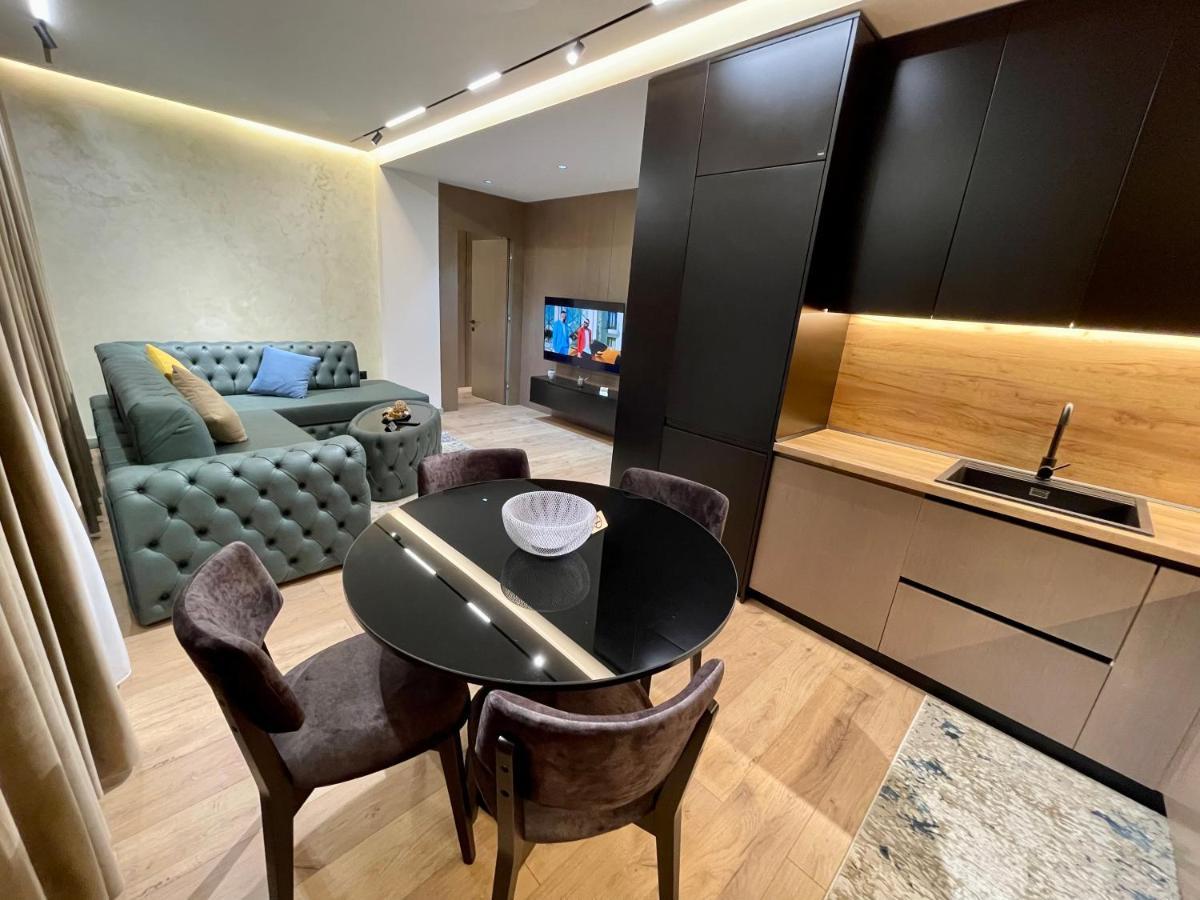 Queens Luxury Apartments Tirana Buitenkant foto